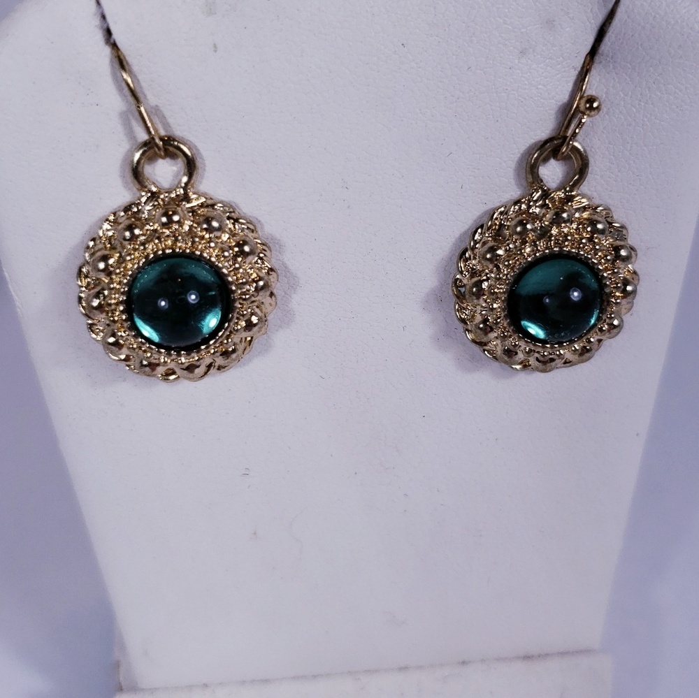 Vintage Green and Gold Necklace Earring Set - Picture 2 of 5
